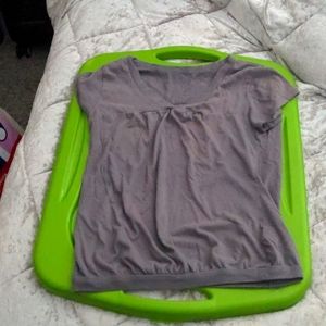 GREY PULLOVER V-NECK SHORT SLEEVE BLOUSE (L)